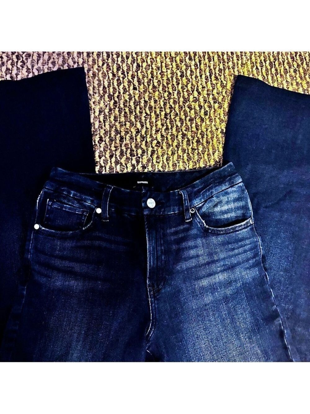 EXPRESS Mid Rise Dark Wash
Blue 70’s Flare Jeans Flex Medium Short 6/8/10 NWT - Picture 8 of 15